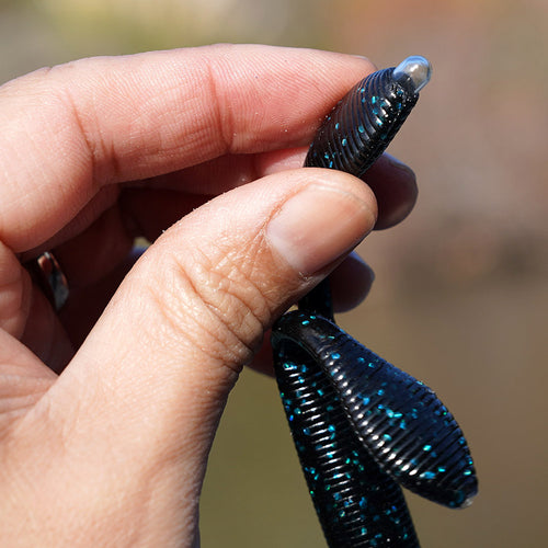 Youndertail - Black with Blue Flakes